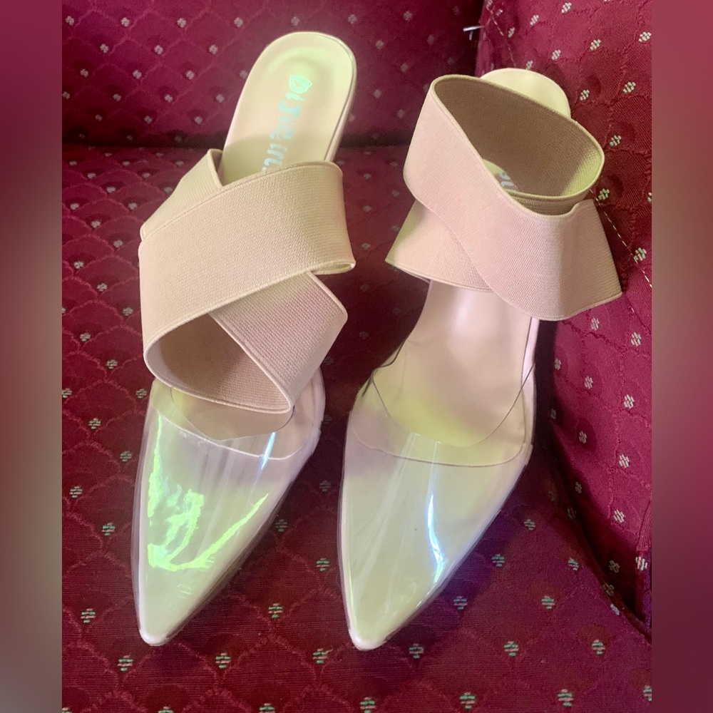 Dijigirls Clear Pump Heels. NWOB